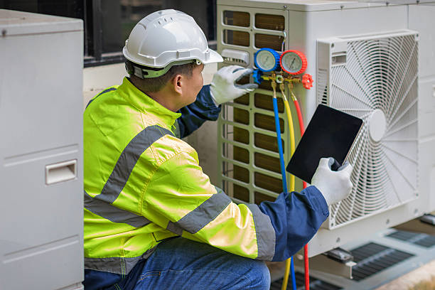 Professional Hvac technician working in Freelandville, IN